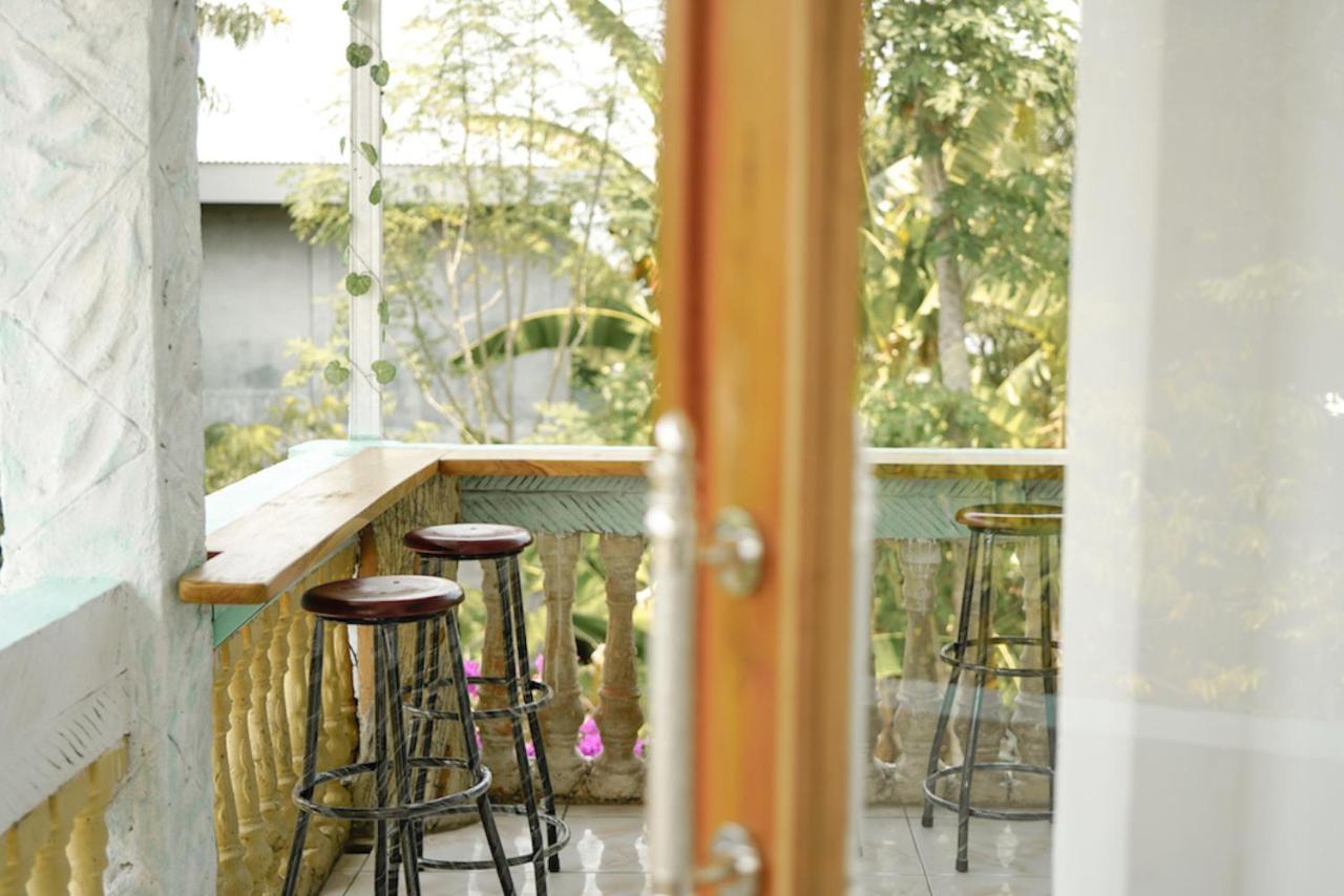 Auberge de jeunesse Bajo Bunkhouse à Labuan Bajo Extérieur photo