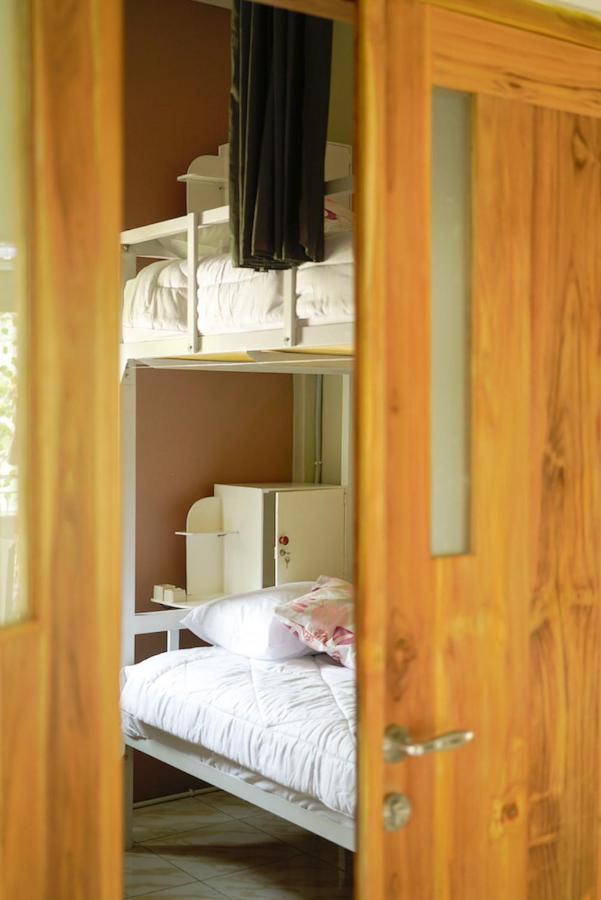 Auberge de jeunesse Bajo Bunkhouse à Labuan Bajo Extérieur photo