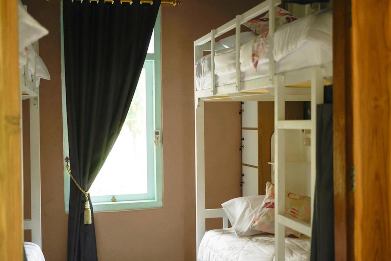 Auberge de jeunesse Bajo Bunkhouse à Labuan Bajo Extérieur photo