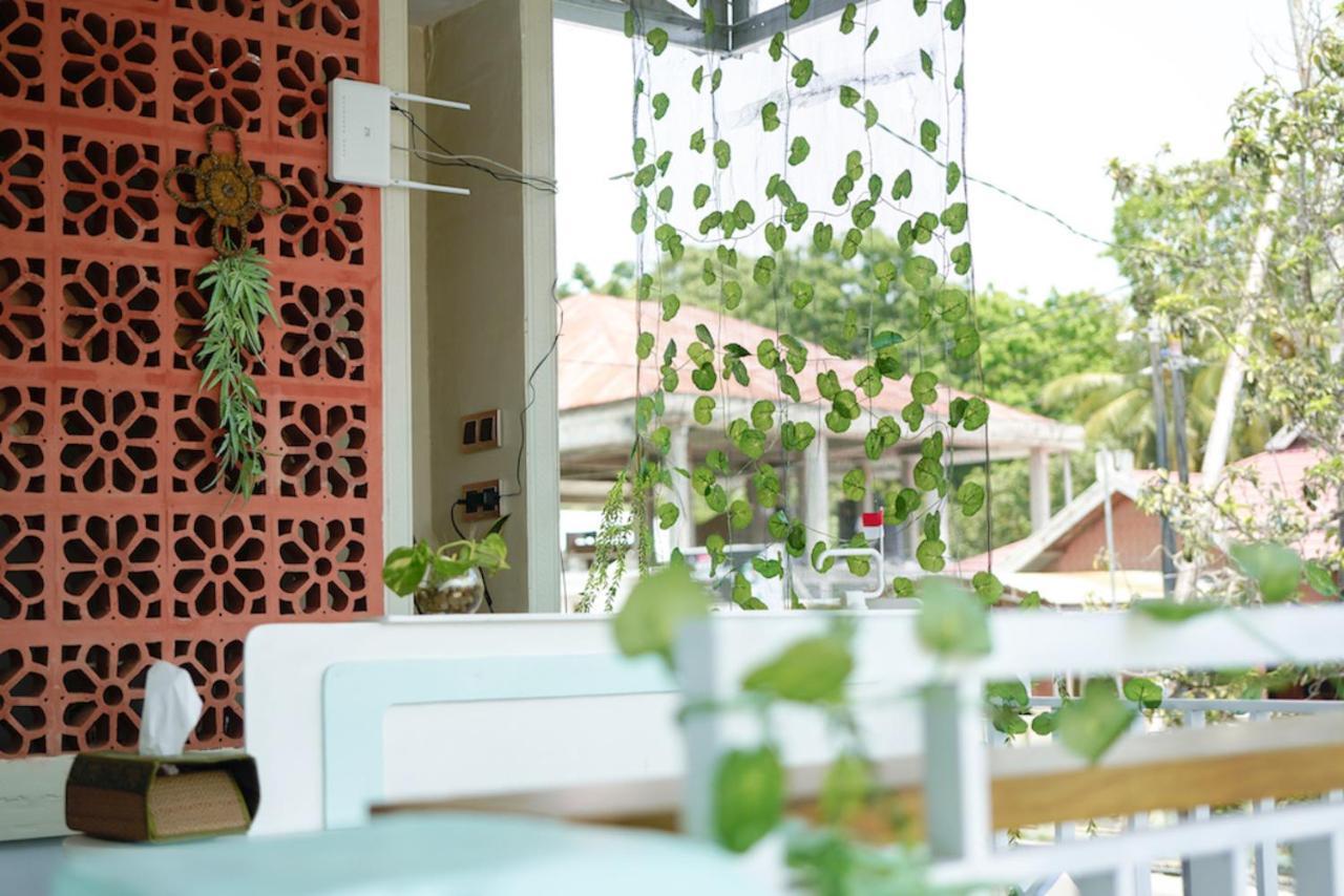 Auberge de jeunesse Bajo Bunkhouse à Labuan Bajo Extérieur photo